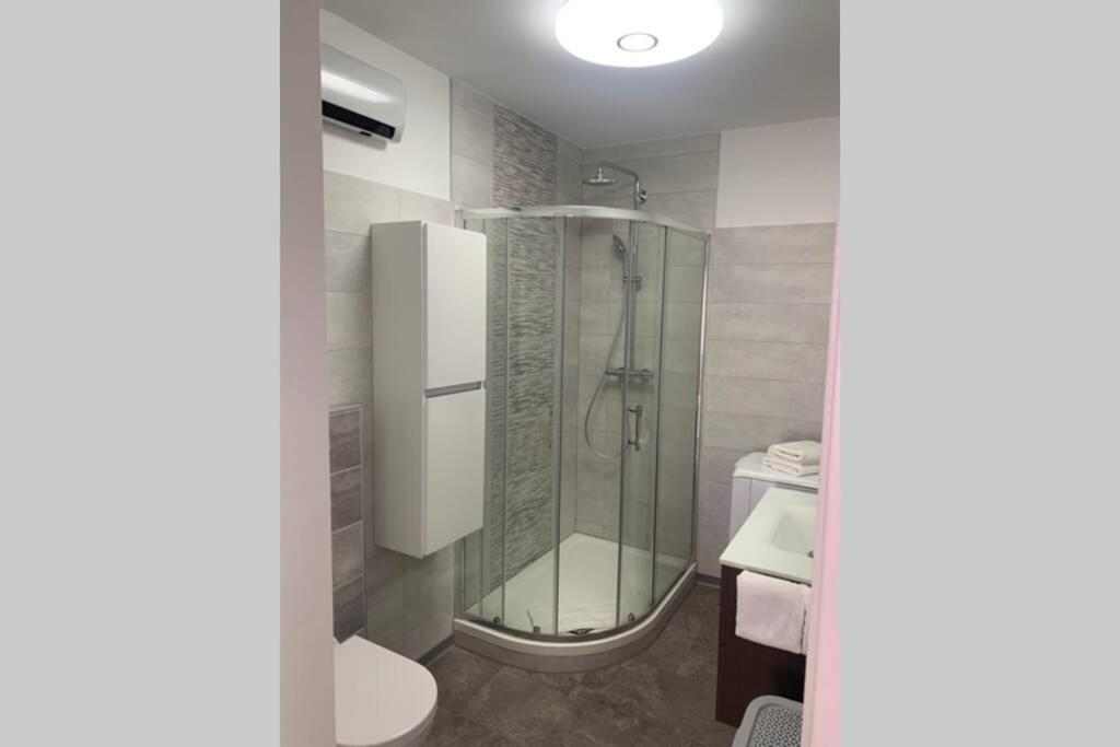 Cosy Living Apartment Юнанг Екстериор снимка